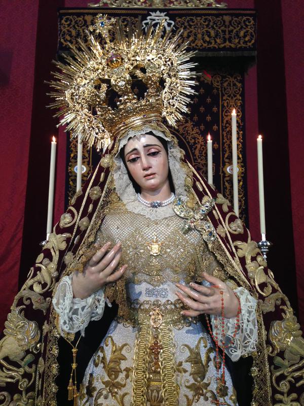 Así lucía la medalla de Sevilla la Virgen de la Victoria.