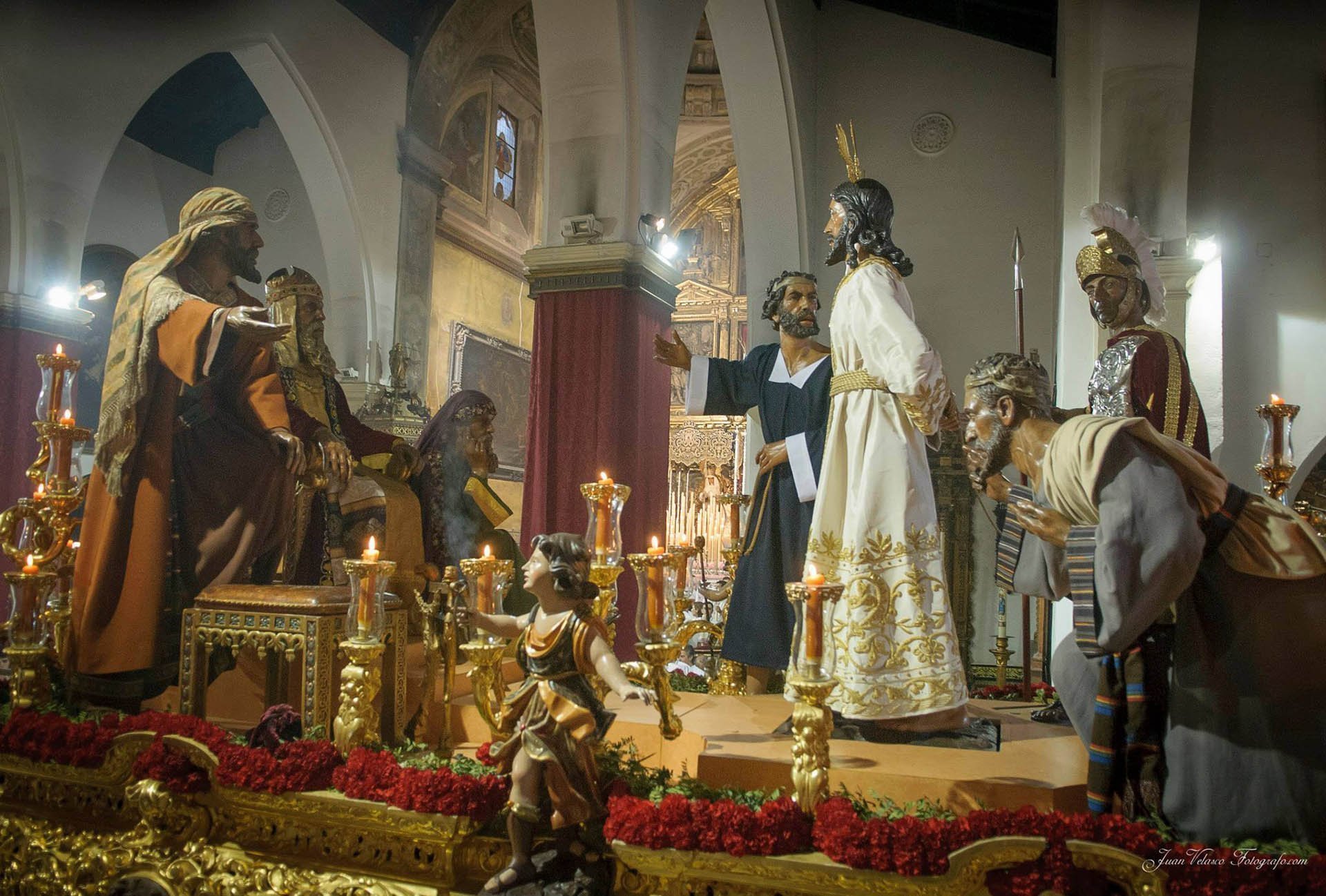 Martes Santo 2015: Las Cigarreras tras Jesús ante Anás