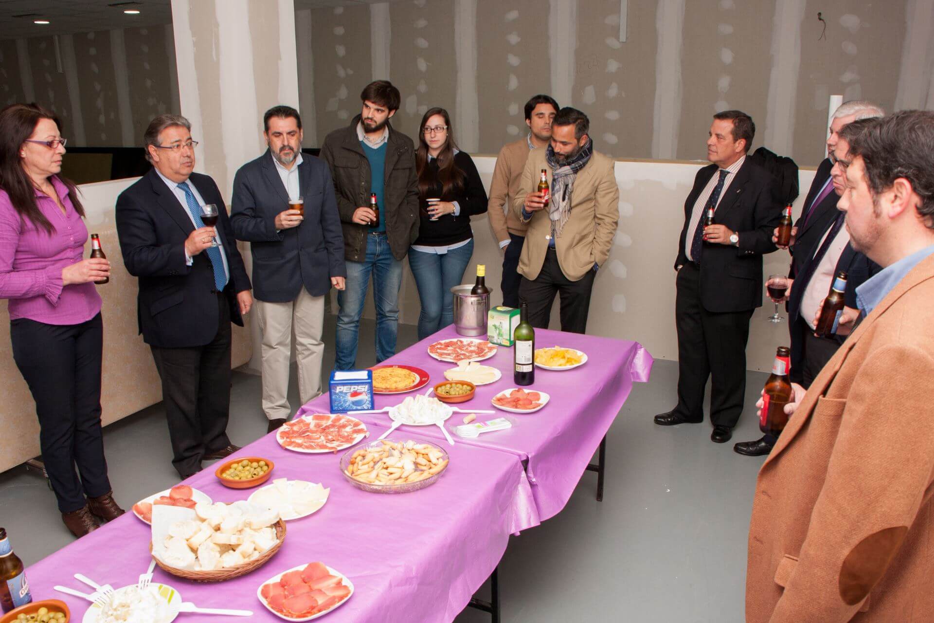 El alcalde Zoido visitó las obras del nuevo local de Las Cigarreras