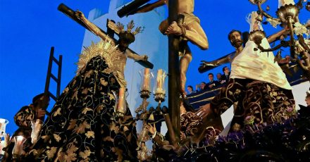 Viernes Santo 2025: El atardecer más romántico de Sevilla
