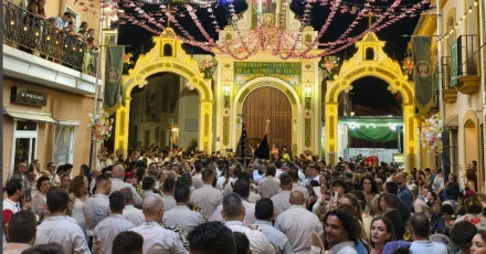 Las Cigarreras en el Santo Rosario de la Cruz de la Victoria de Paterna del Campo 2026