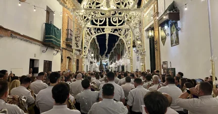 Bando anunciador de Las Cigarreras en Gerena por la coronación de la Virgen de la Sangre