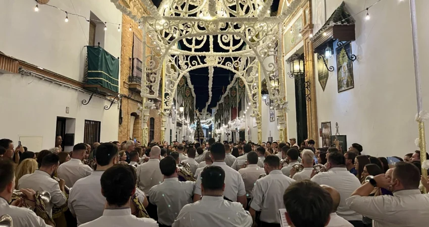 Bando anunciador de Las Cigarreras en Gerena por la coronación de la Virgen de la Sangre
