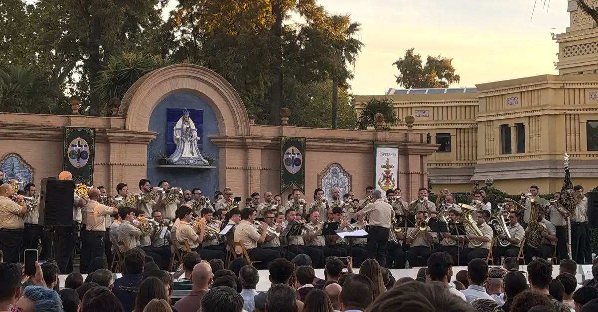 El Parque de María Luisa sonó a Trinidad, Bendición y Esperanza